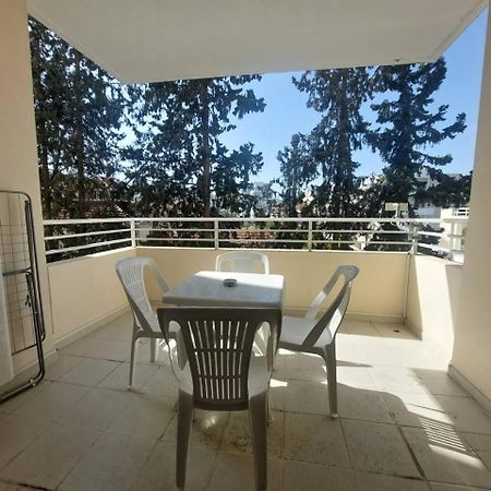Sunny 2 Bedroom Larnaca Center Luaran gambar