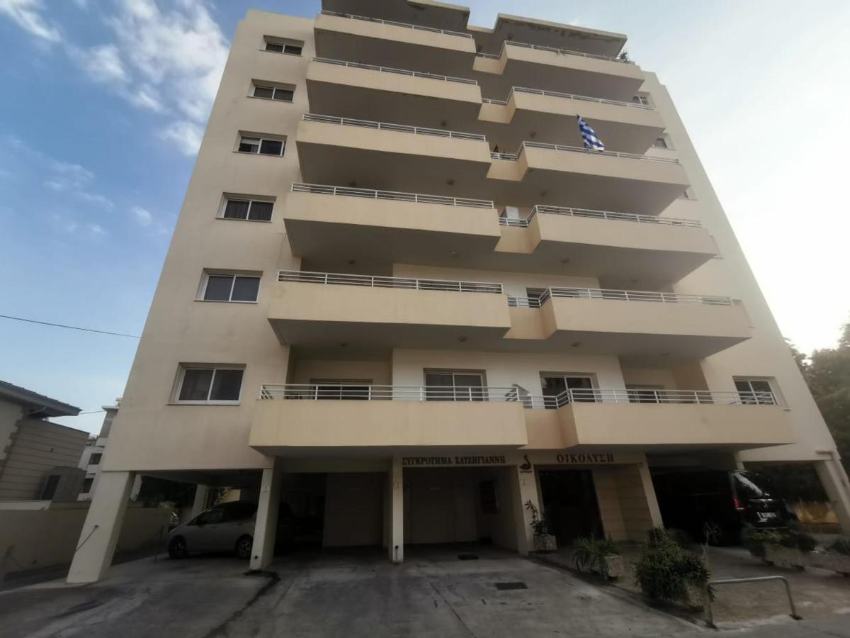 Sunny 2 Bedroom Larnaca Center Luaran gambar