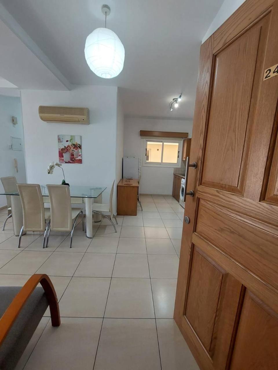 Sunny 2 Bedroom Larnaca Center Luaran gambar