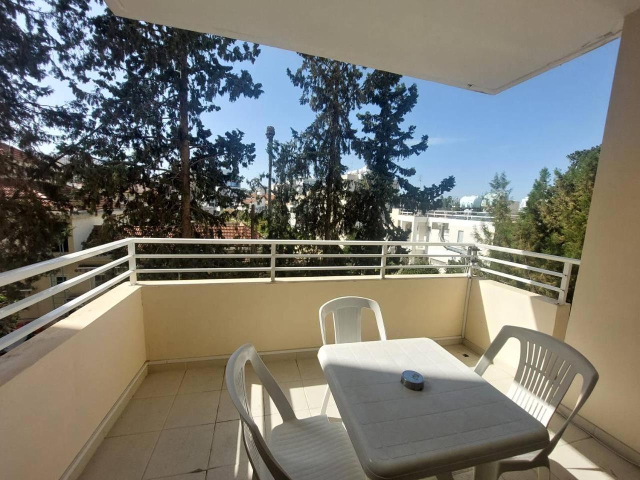 Sunny 2 Bedroom Larnaca Center Luaran gambar